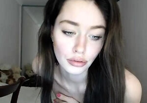 Cute amateur webcam teen girl toying pussy on webcam