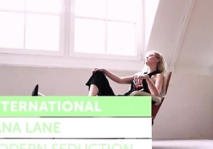 Bubble but babe Lana Lane posed naked