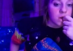 Amateur Webcam Teen Masturbates And Teases