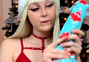 Masturbating loving babe solo toy plays with enthusiasm