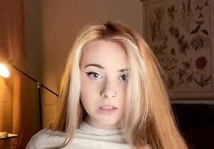 Amateur Blonde Teen Plays Solo with Toy Webcam Porn