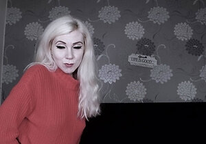 Young blonde teen strips and toys with her cunt online
