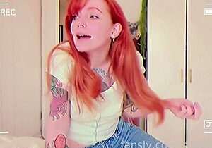 Small titted babe toys her pussy on webcam