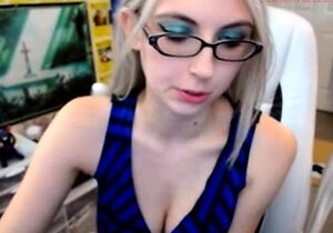 Amateur Blonde Teen Plays Solo with Toy Webcam Porn