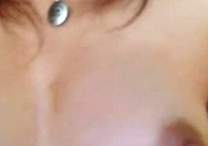 Lin (19, hairy pussy) masturbates so horny