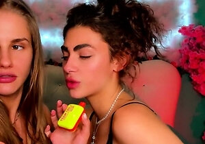 cute blonde amateur webcam teen showing