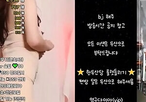 Beauty small tit amateur teen masturbating her shaved pussy