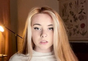 Amateur Blonde Teen Plays Solo with Toy Webcam Porn