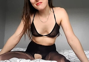 Hot amateur webcam teen masturbates for their fans