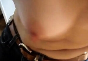 amiga batendo punheta no ale