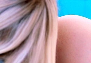 Blonde teen amateur babe enjoys hardcore fuck