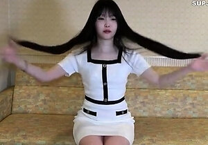 Two consecutive swallows! A fair-skinned, black-haired