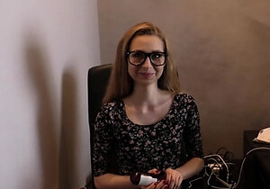 young areana fox stretches her holes