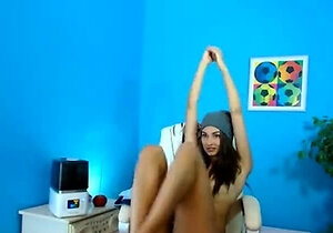 Cute amateur webcam teen girl toying pussy on webcam