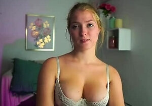 Ebony busty teen Taren Hayes shows her big boobs