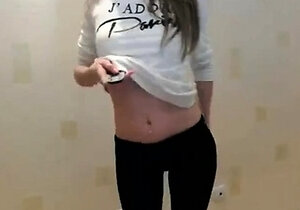 Amateur Webcam Cute Teen Plays Solo with Big